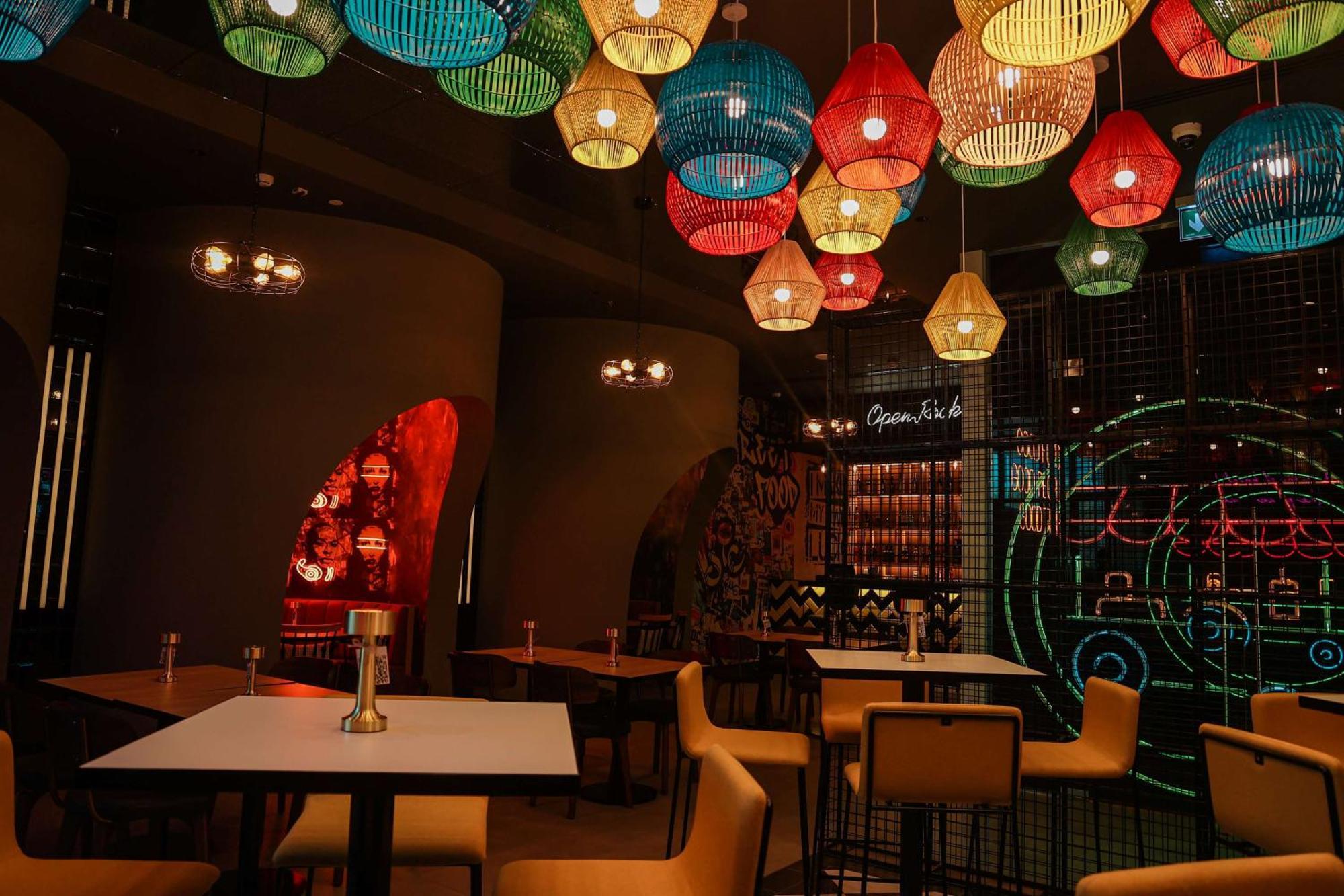 Doubletree By Hilton Fujairah City Екстер'єр фото Interior of the restaurant