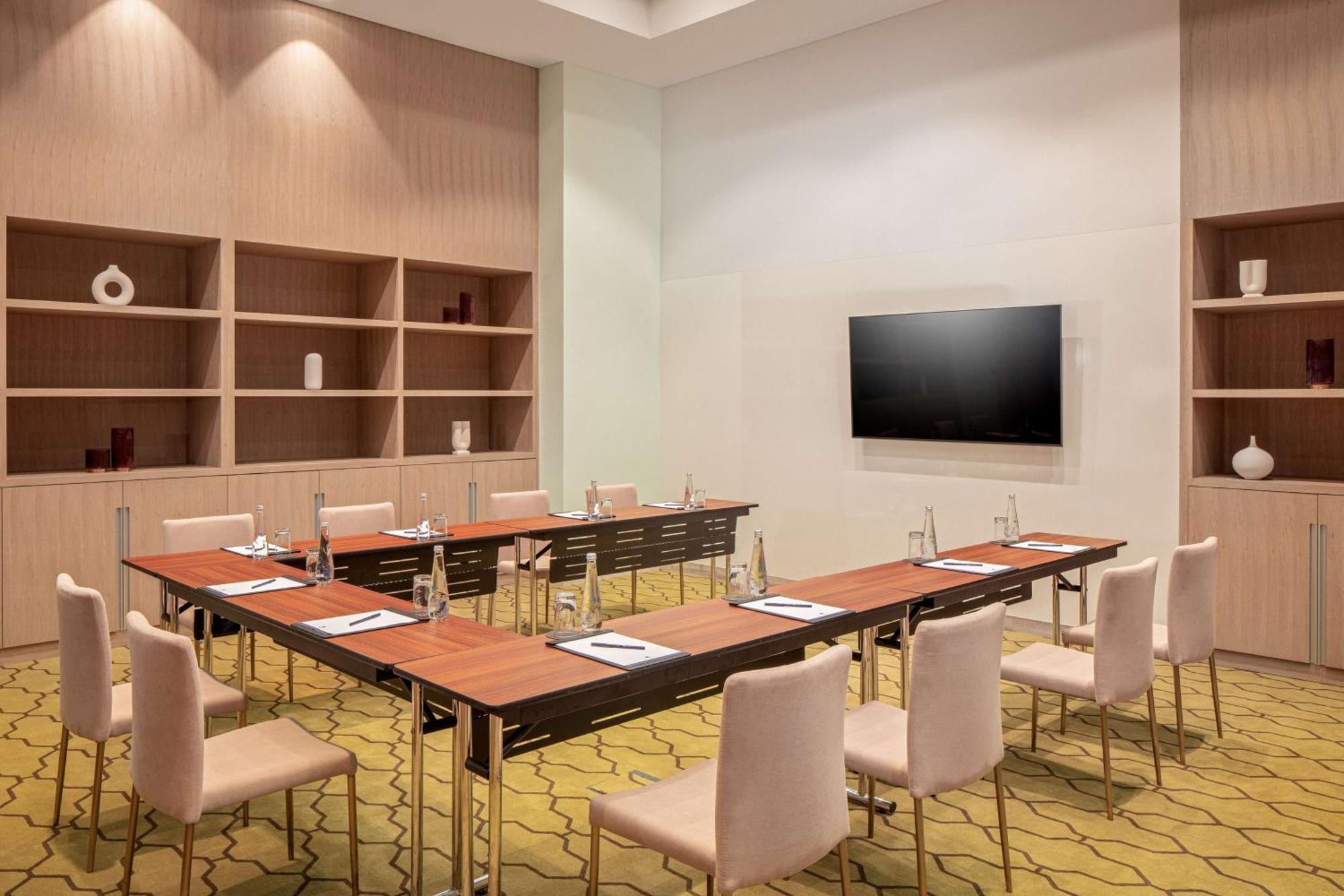 Doubletree By Hilton Fujairah City Екстер'єр фото Meeting room