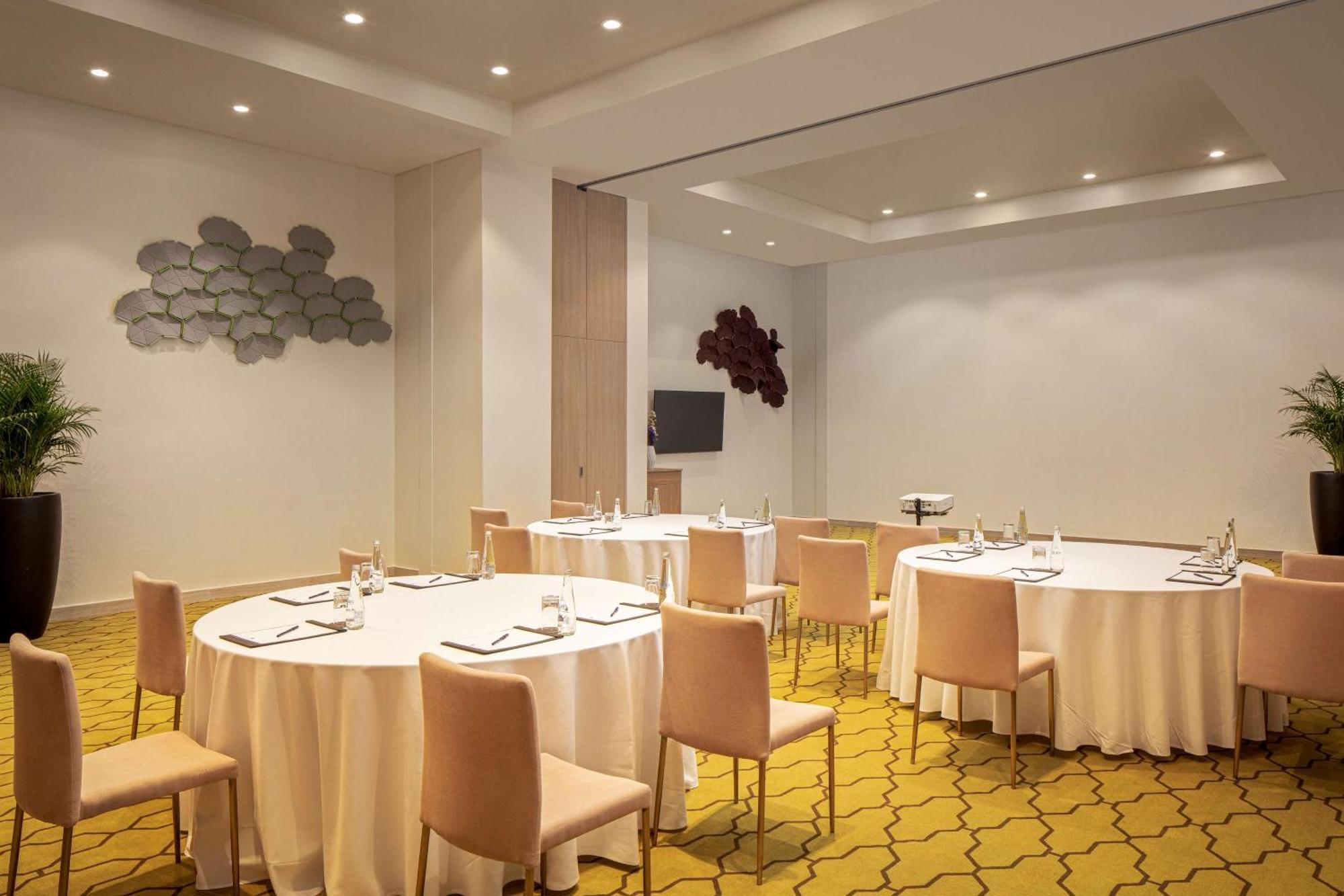 Doubletree By Hilton Fujairah City Екстер'єр фото Meeting room