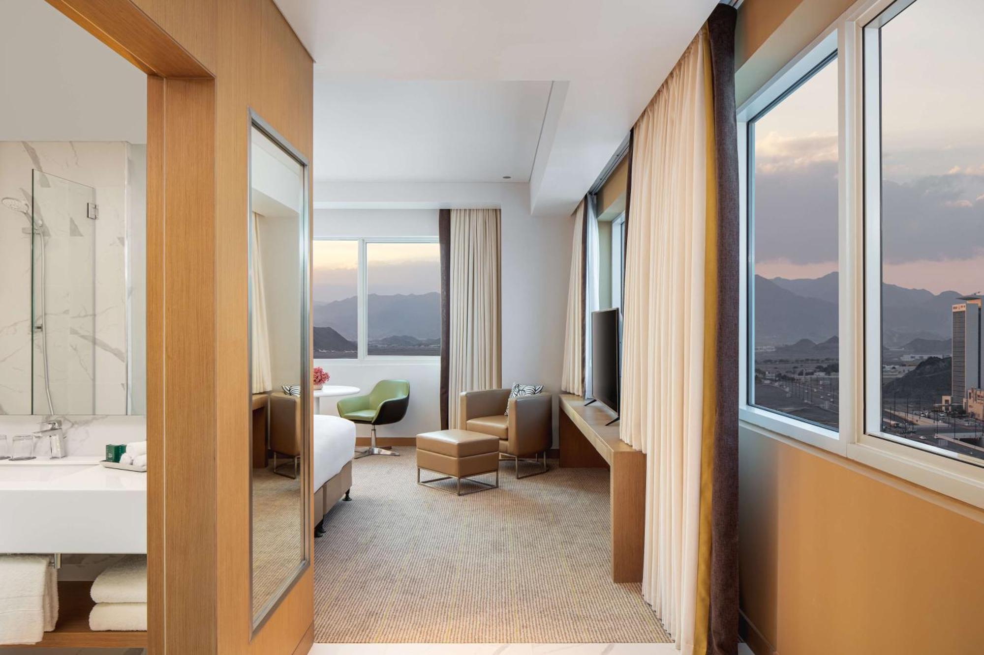 Doubletree By Hilton Fujairah City Екстер'єр фото