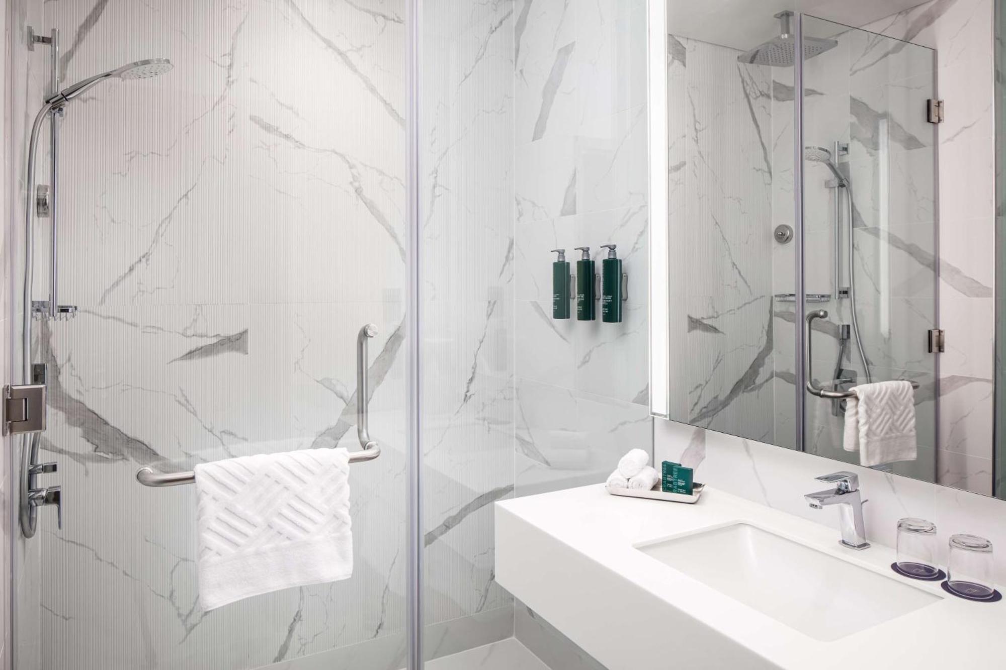 Doubletree By Hilton Fujairah City Екстер'єр фото Bathroom