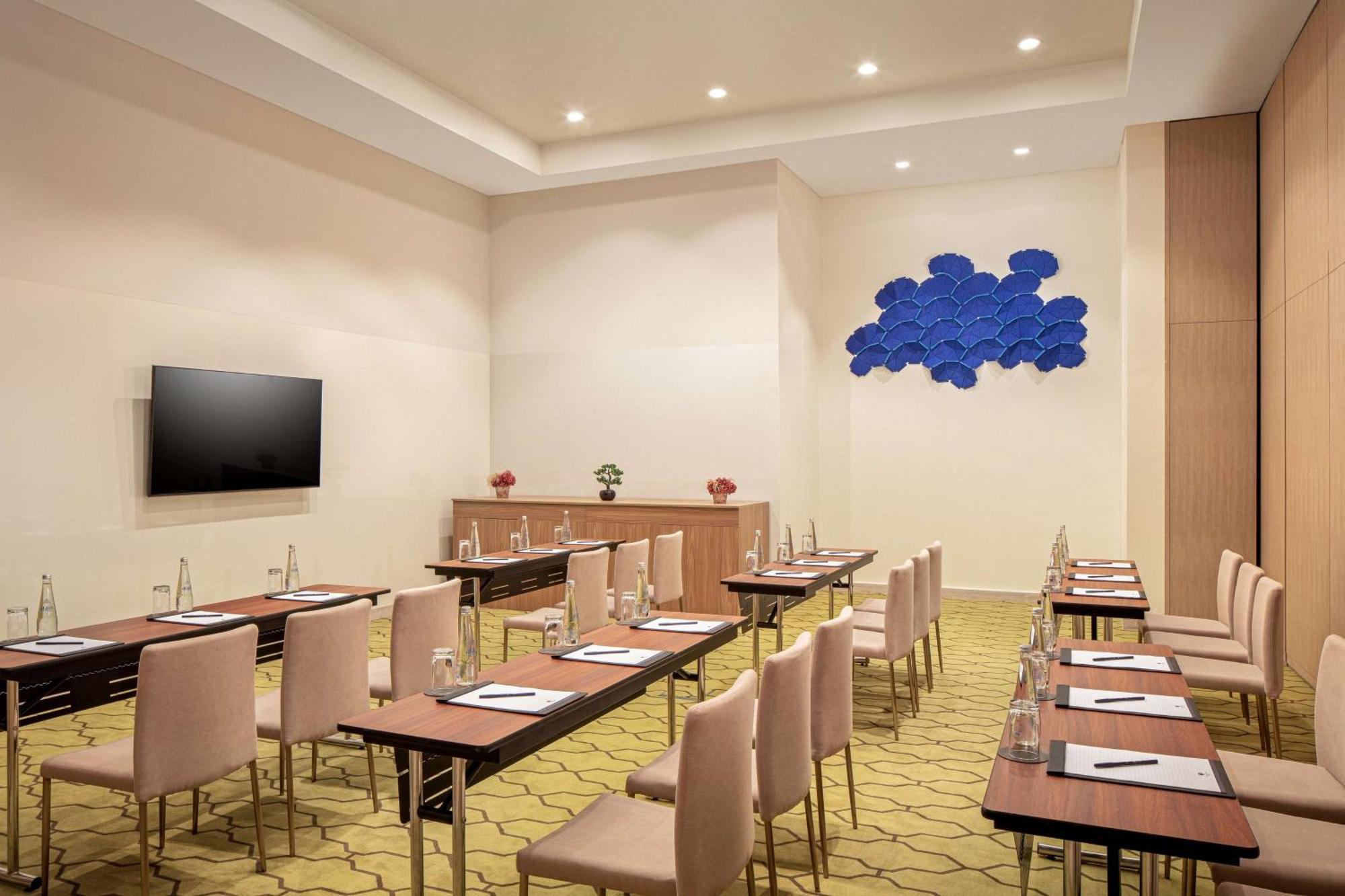 Doubletree By Hilton Fujairah City Екстер'єр фото Meeting room