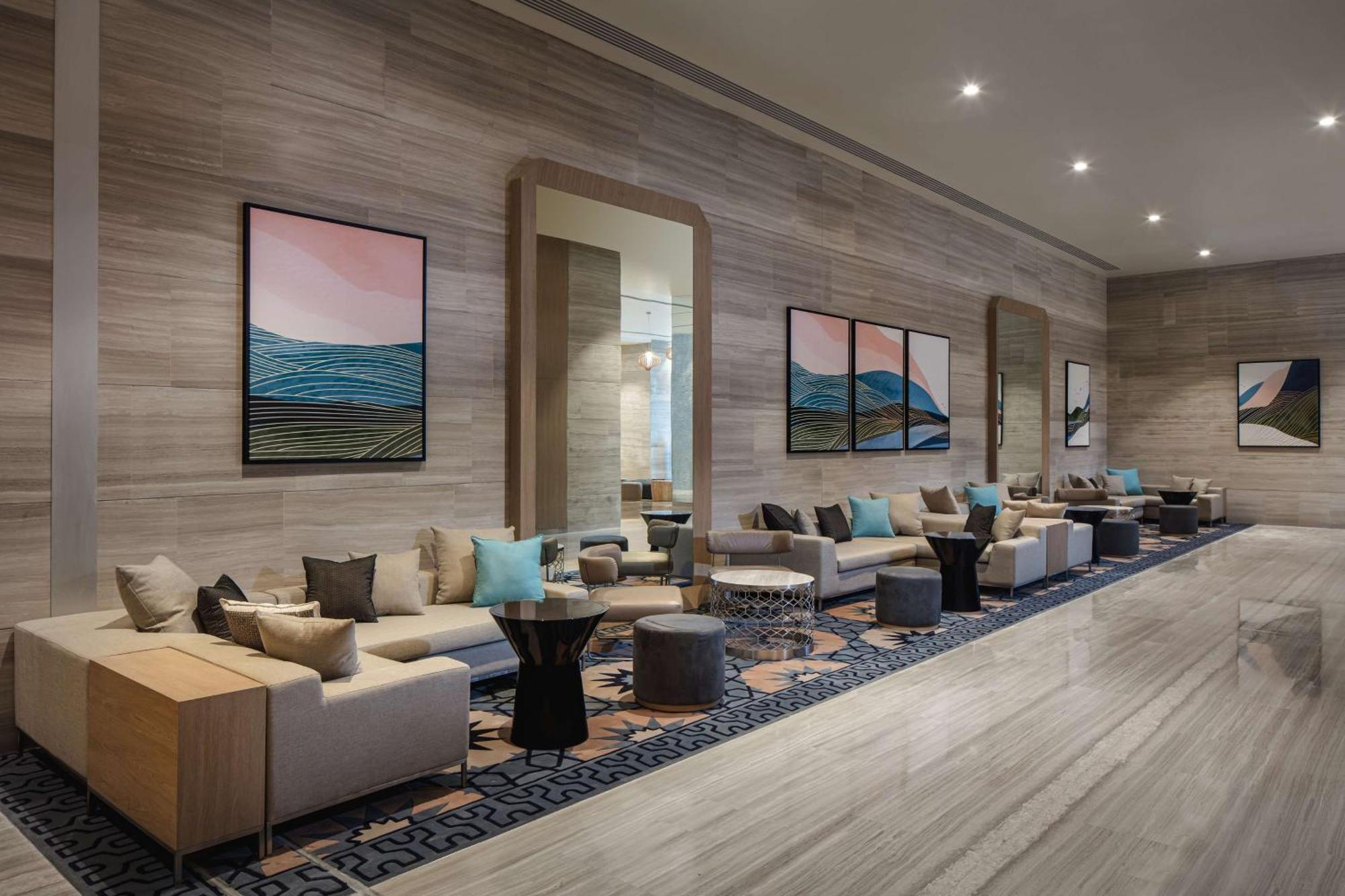 Doubletree By Hilton Fujairah City Екстер'єр фото The lounge at the airport