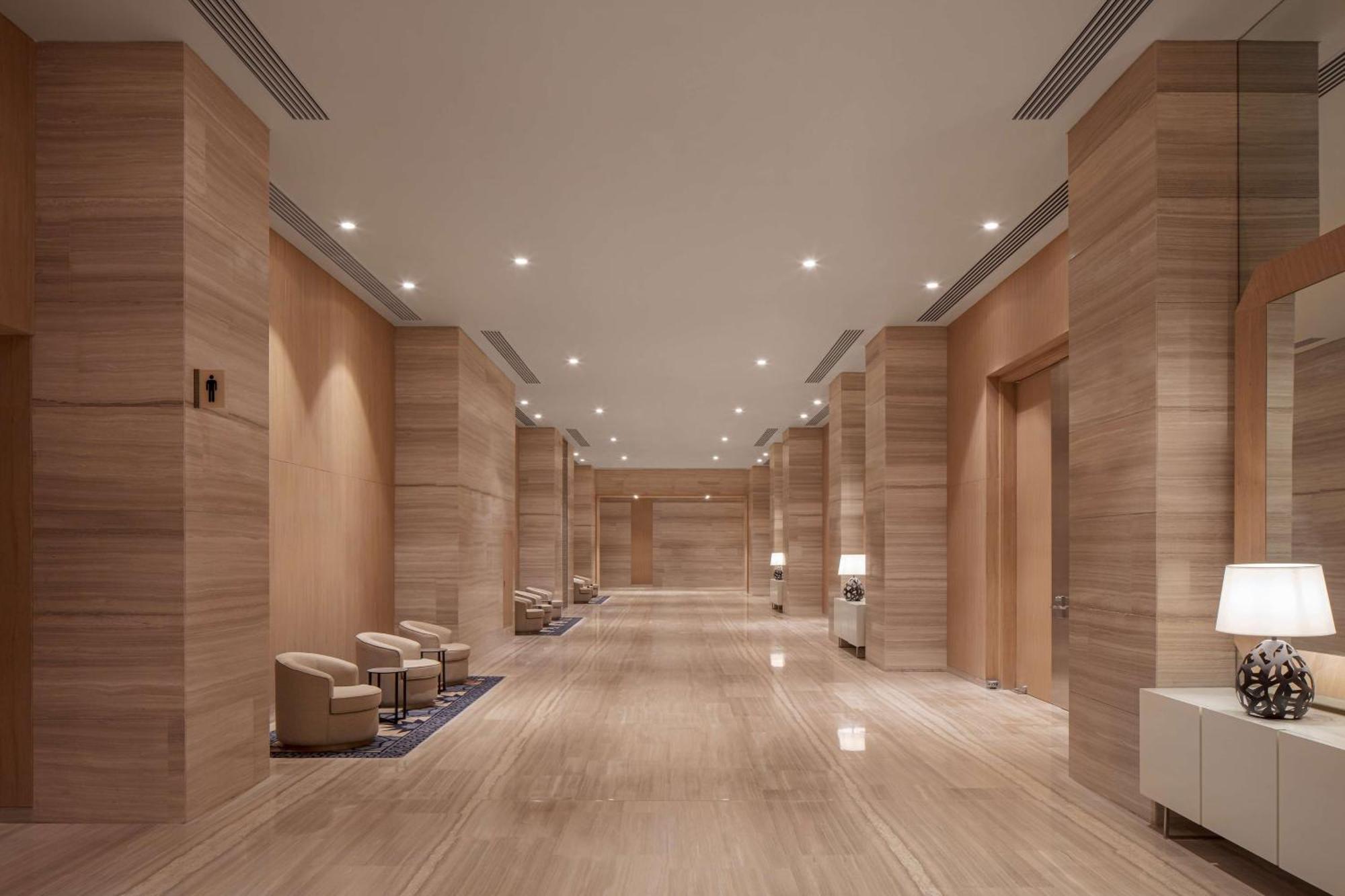 Doubletree By Hilton Fujairah City Екстер'єр фото The interior of the hotel