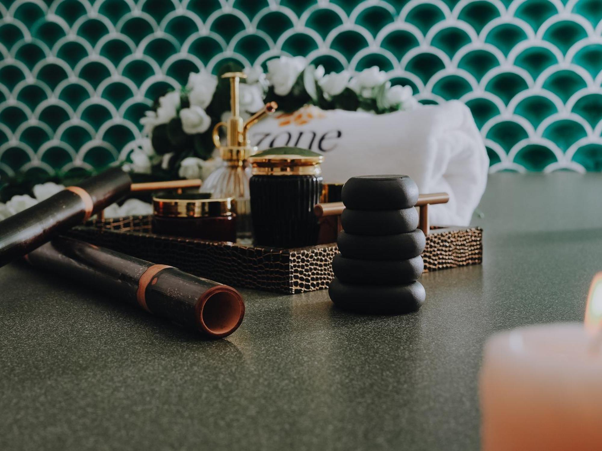 Doubletree By Hilton Fujairah City Екстер'єр фото A collection of makeup products